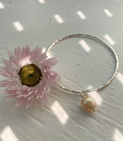 Beautiful Sparkle Pearl Bangle