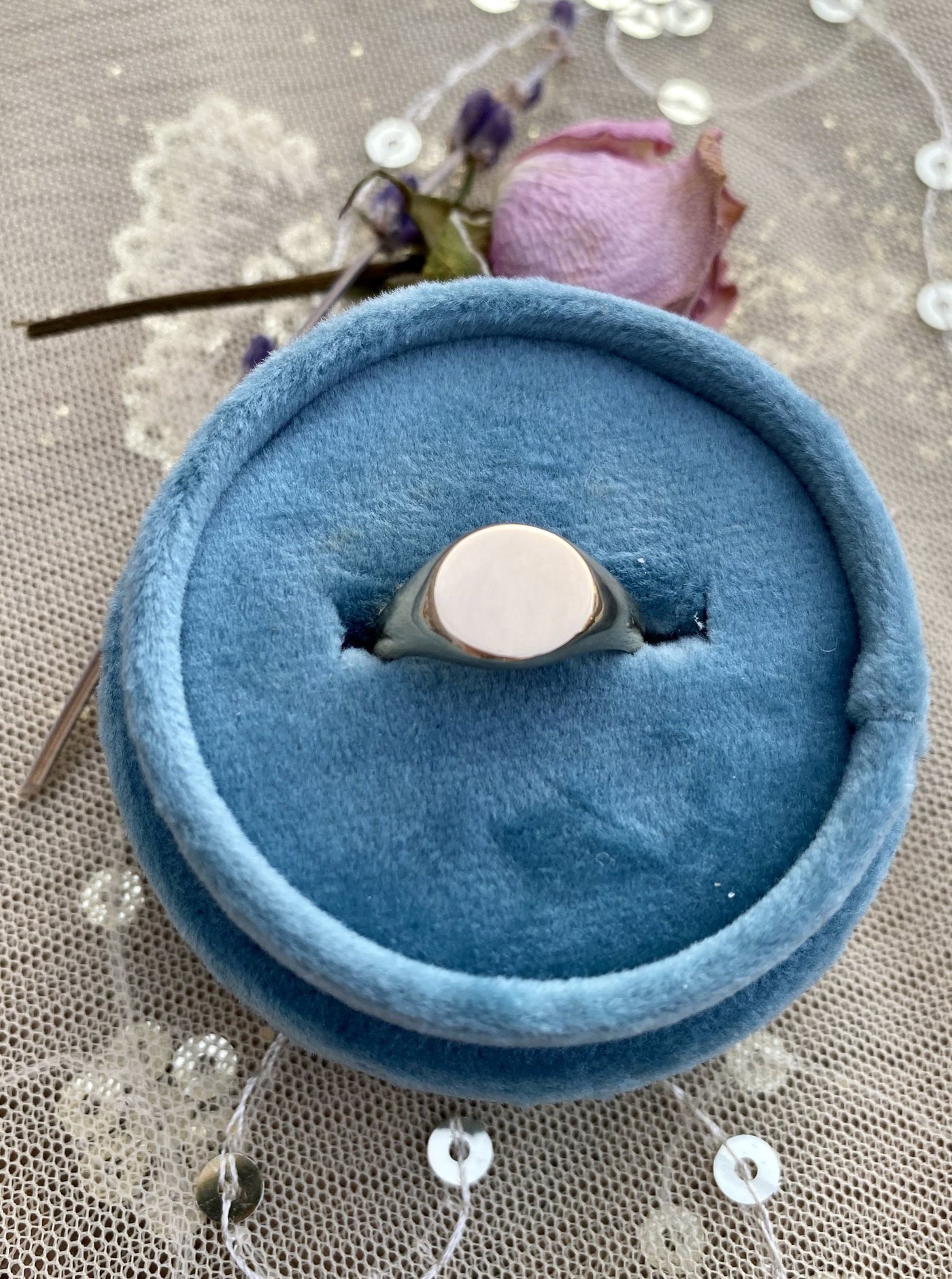 The Get Circular Signet Ring in 10K Yellow Gold